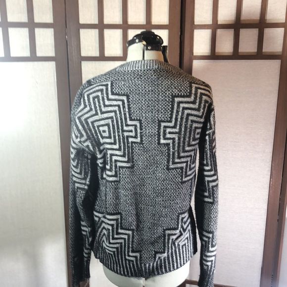Sostanza L cardigan /geometric knit pattern /black and gray /buttons down front - Picture 5 of 11